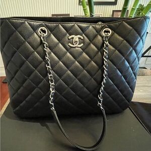 Chanel Caviar Tote Bag With Dust Bag And Authenticity Card. EUC.